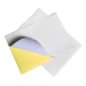 Usos criativos e benefícios práticos do papel adesivo na vida cotidiana e em projetos de bricolage