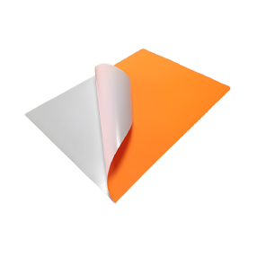 O que é material autoadesivo?